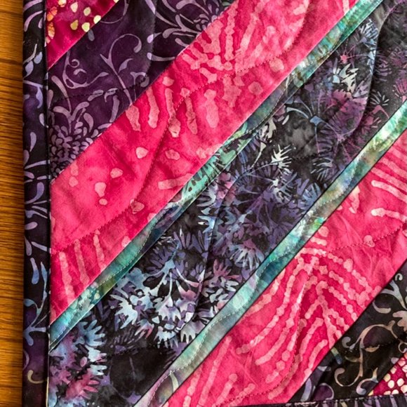 Handmade Batik quilt wall hanging or table topper - Picture 3 of 16